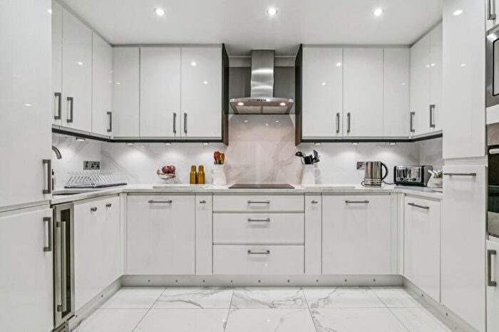 2 Bedroom Flat To Rent In Oriel Drive, Barnes, SW13