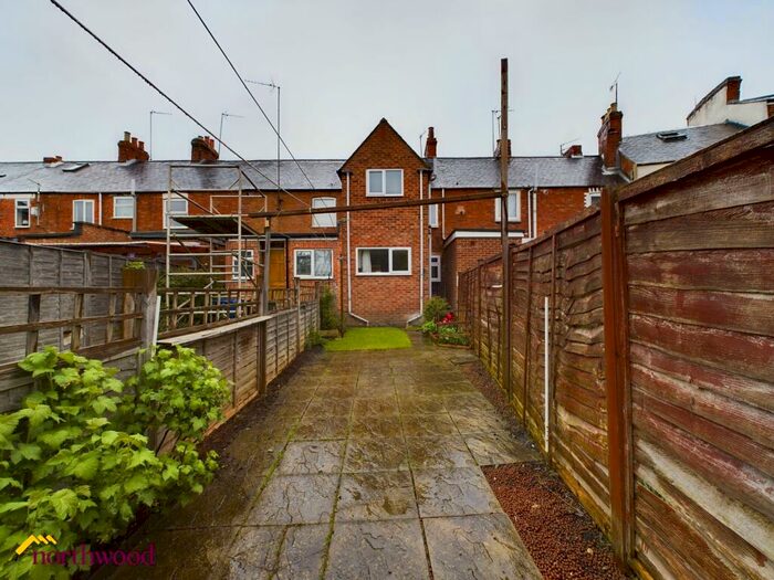 2 Bedroom Terraced House To Rent In West Street, Banbury, OX16