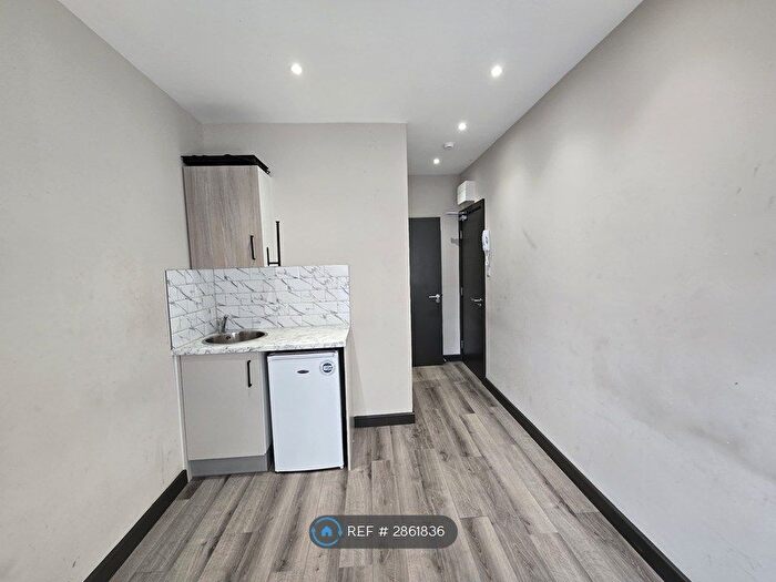 Studio To Rent In Byron Road, Wealdstone, Harrow, HA3