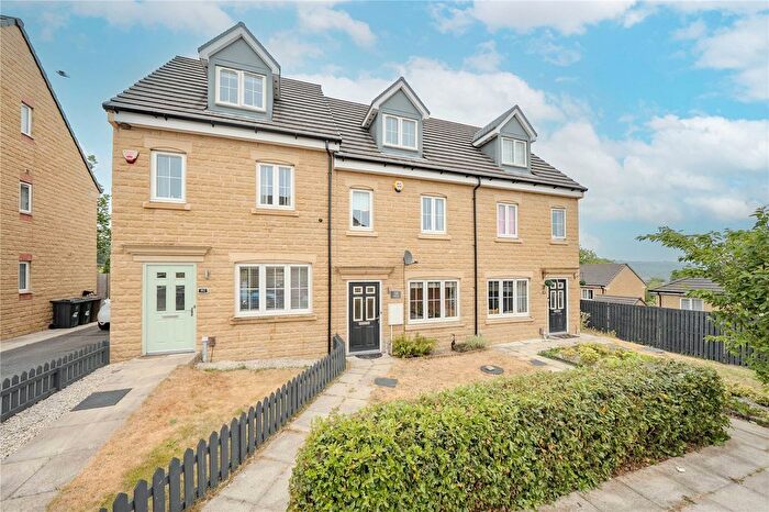 3 Bedroom Terraced House For Sale In Dobson Rise, Apperley Bridge, BD10