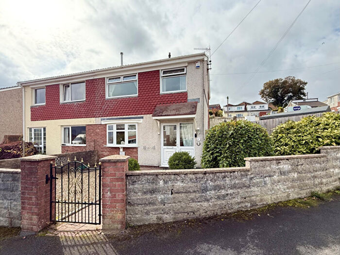 3 Bedroom Semi-Detached House For Sale In Laurel Close, Cwmdare, Aberdare, CF44