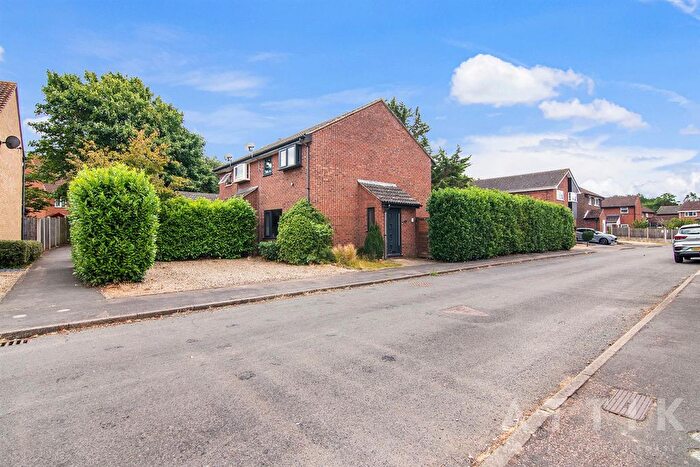 3 Bedroom Semi-Detached House For Sale In Otter Drive, Mulbarton, Norwich, NR14