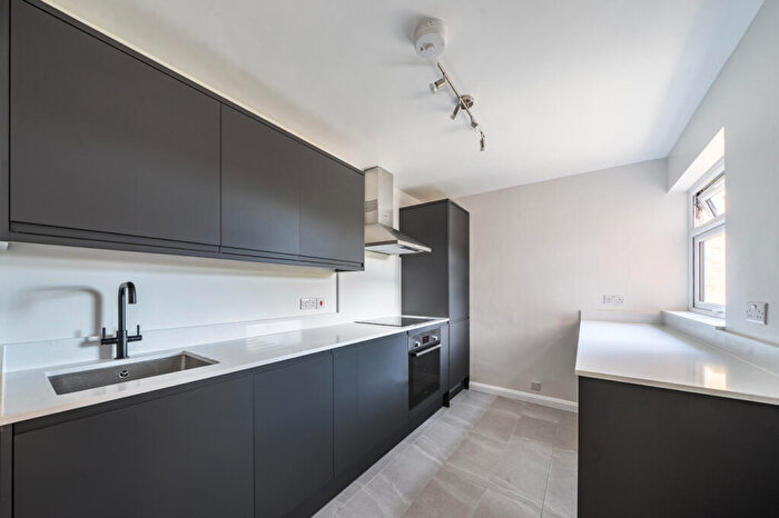 2 Bedroom Apartment To Rent In Foxgrove Road, Beckenham, BR3