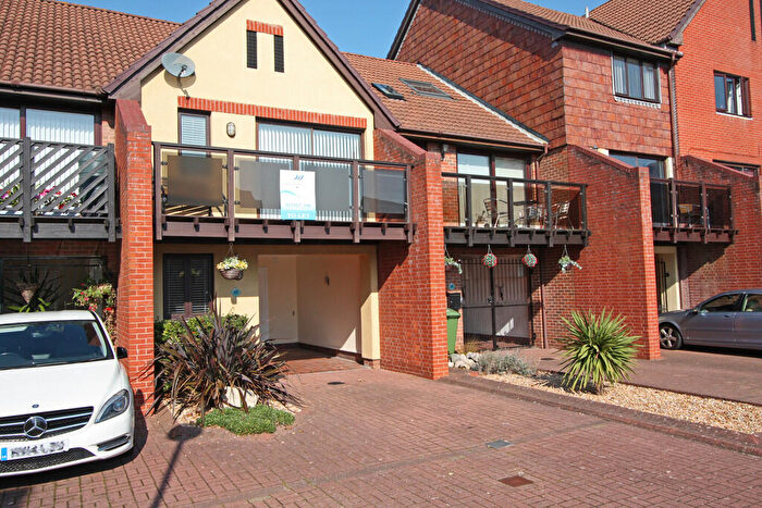 3 Bedroom Town House To Rent In Cadgwith Place, Port Solent, PO6