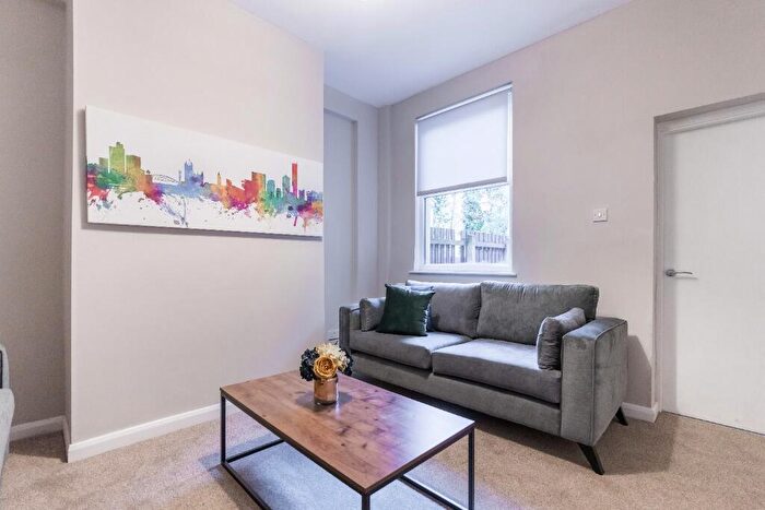 4 Bedroom Terraced House To Rent In Coronation Street, Salford, Manchester, M5