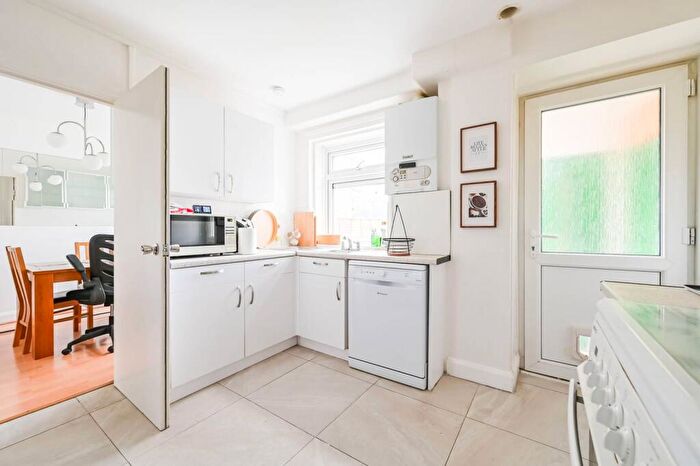 3 Bedroom Terraced House To Rent In Millfield Avenue, Walthamstow, London, E17