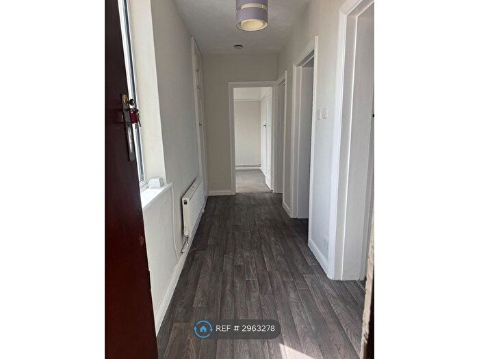 1 Bedroom Flat To Rent In Hainault Road, London, E11