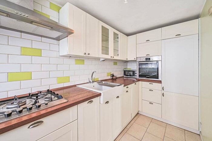 1 Bedroom Flat For Sale In Midwood Close, Dollis Hill, London, NW2