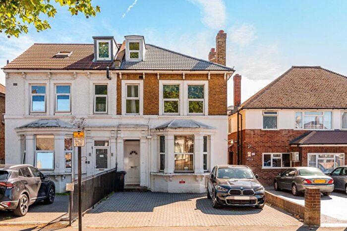 2 Bedroom Flat For Sale In Hanworth Road, Hounslow, Hounslow, TW3
