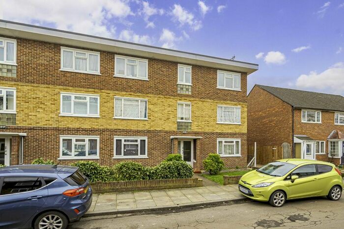 2 Bedroom Flat To Rent In Chelsea Close, Hampton Hill, Hampton, TW12