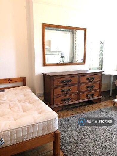 Studio To Rent In Lingfield Avenue, Kingston Upon Thames, KT1