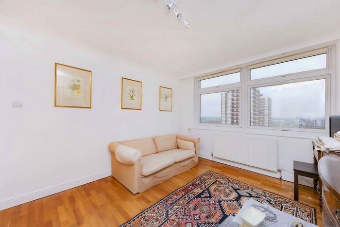 2 Bedroom Flat To Rent In Shepherds Bush Green, London, W12