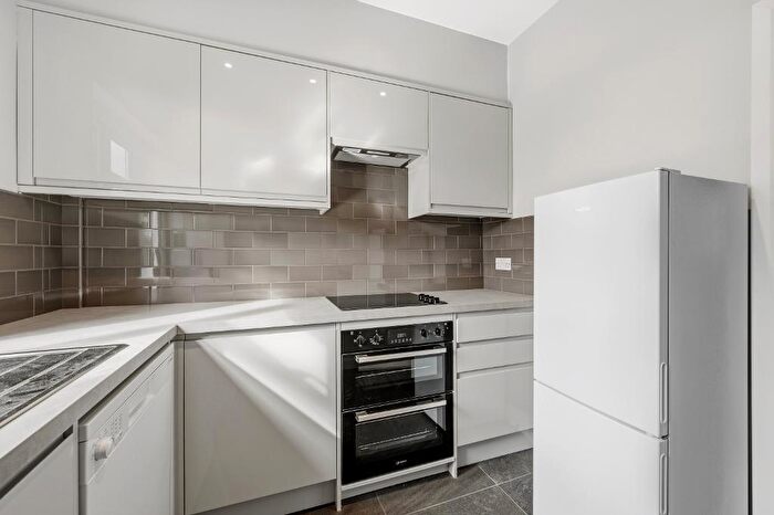 2 Bedroom Flat To Rent In Malden Road, Worcester Park, KT4