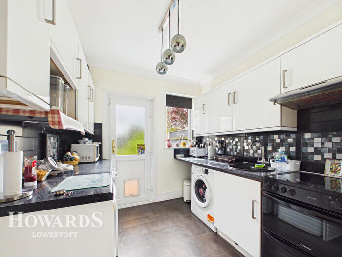 3 Bedroom Semi-Detached House For Sale In Laurel Road, Lowestoft, NR33
