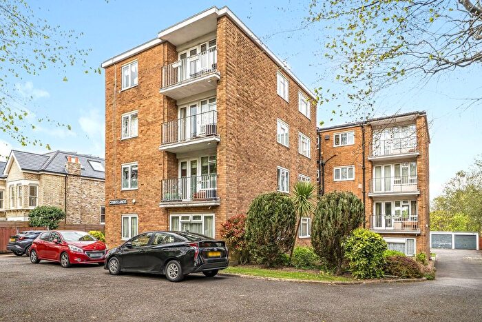 2 Bedroom Flat To Rent In Courtlands, Ealing, London, W5