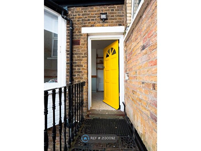 2 Bedroom Maisonette To Rent In Queens Road, Buckhurst Hill, IG9