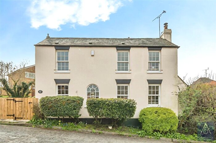 4 Bedroom Detached House For Sale In Lenborough Road, Buckingham, Buckinghamshire, MK18