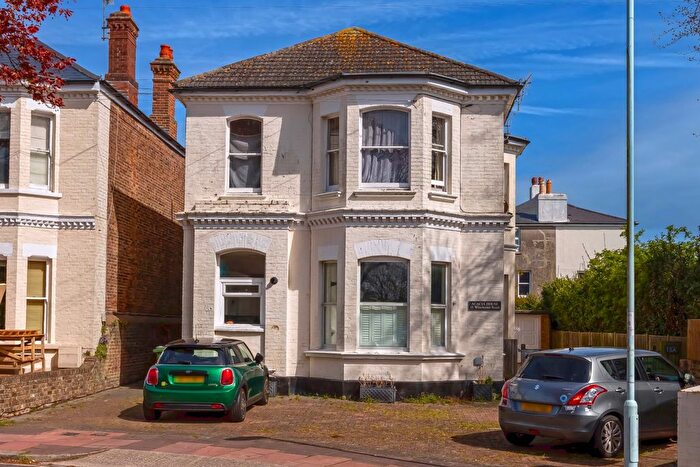 2 Bedroom Flat For Sale In Winchester Road, Worthing, BN11