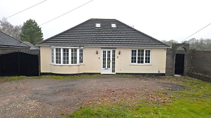 4 Bedroom Detached Bungalow For Sale In Donisthorpe Lane, Moira, Swadlincote, DE12