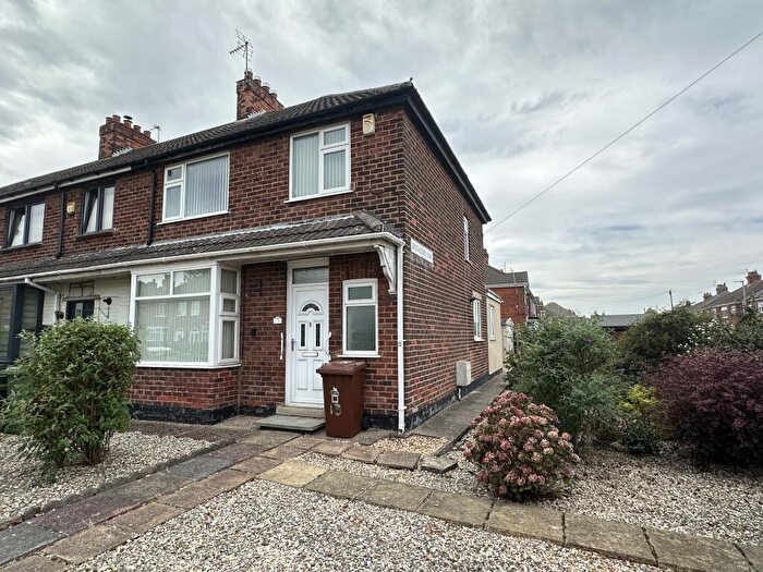 3 Bedroom End Of Terrace House For Sale In Brocklesby Road, Grimsby, DN34