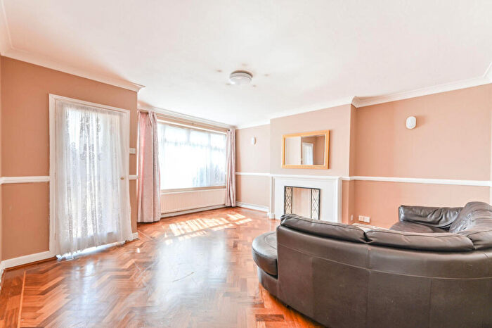 2 Bedroom Flat To Rent In Salmon Street, , Kingsbury, London, NW9