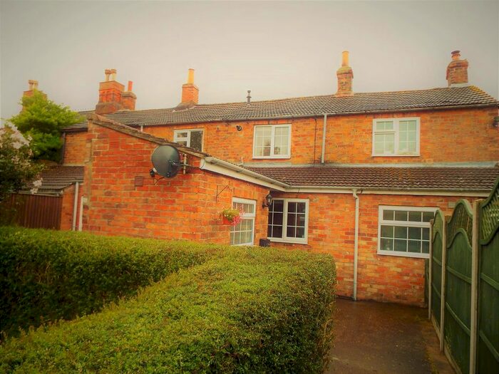 2 Bedroom Cottage To Rent In Grimsby Road, Louth, LN11