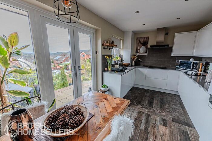 2 Bedroom Bungalow For Sale In Oak Tree Crescent, Stalybridge, Greater Manchester, SK15