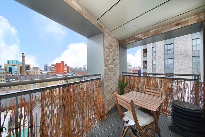 2 Bedroom Flat For Sale In Courthouse Way, Wandsworth, SW18