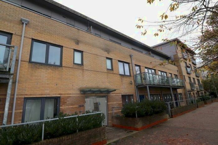 2 Bedroom Flat To Rent In Rollason Way, Brentwood, CM14