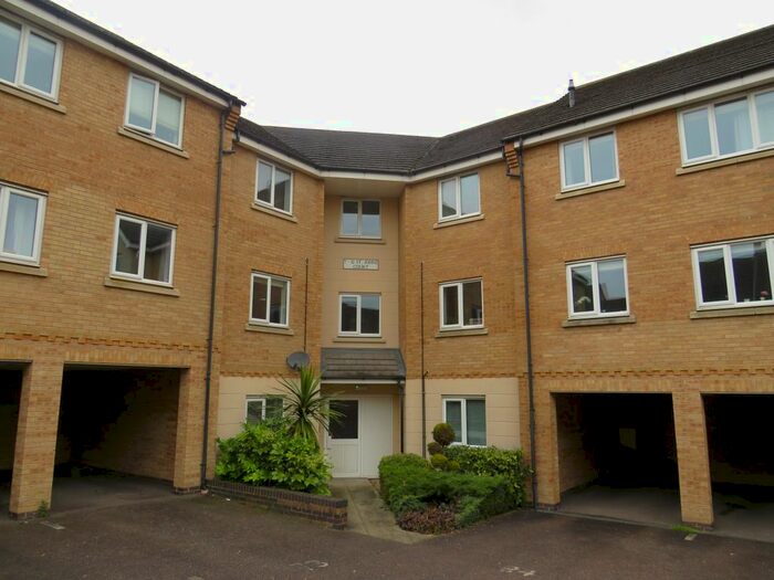 2 Bedroom Flat To Rent In Lady Margaret Gardens, Ware, SG12