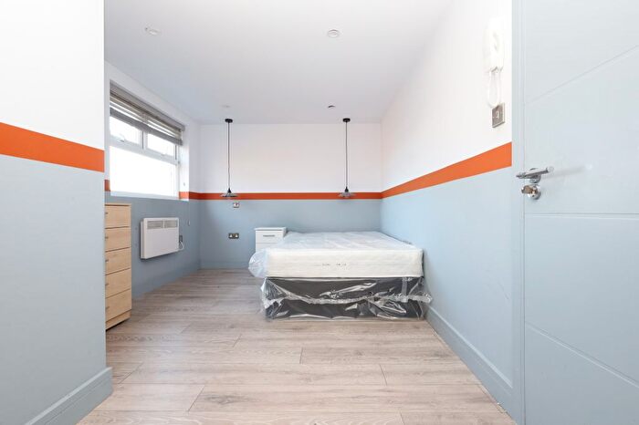 Studio To Rent In Kenton Lane, Harrow Weald, HA3