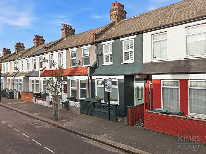 2 Bedroom Property For Sale In Rosebery Avenue, London, N17