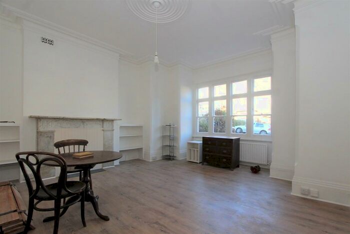 2 Bedroom Ground Flat To Rent In Onslow Gardens, Muswell Hill, N10