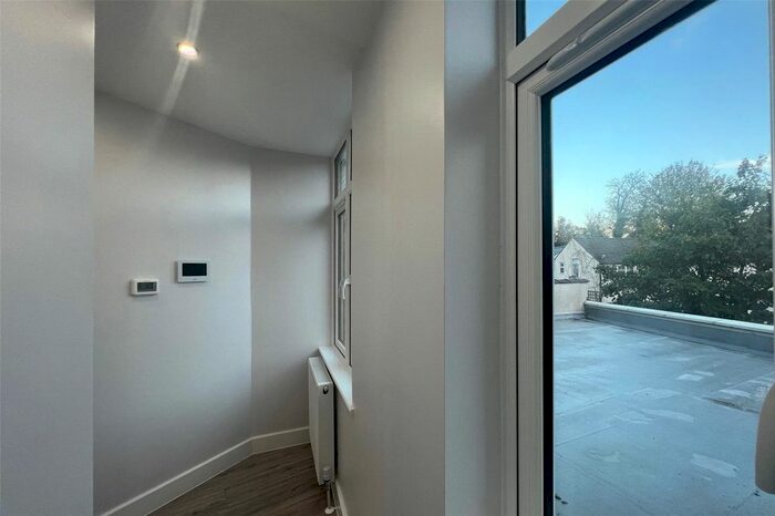 2 Bedroom Flat To Rent In Woodcote Road, Wallington, SM6