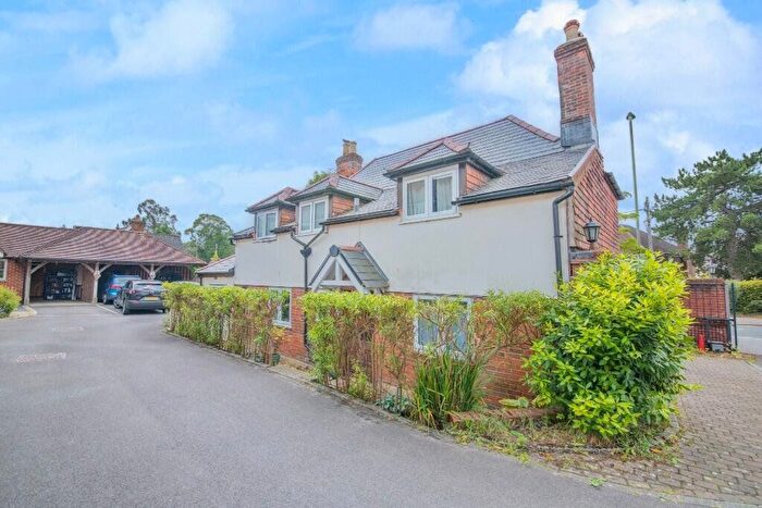 4 Bedroom Detached House For Sale In Botley Road, Fair Oak, Eastleigh, Hampshire, SO50