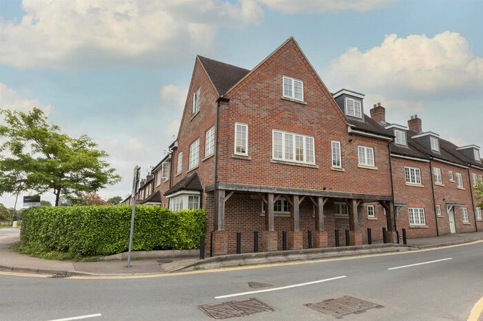 1 Bedroom Flat To Rent In Kings Court, Roughdown Road, Hemel Hempstead, HP3