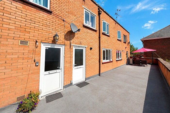 2 Bedroom Flat To Rent In Addlestone, Surrey, KT15