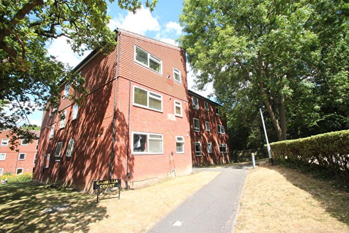 2 Bedroom Flat For Sale In Bridle Path, Woodford Green, IG8