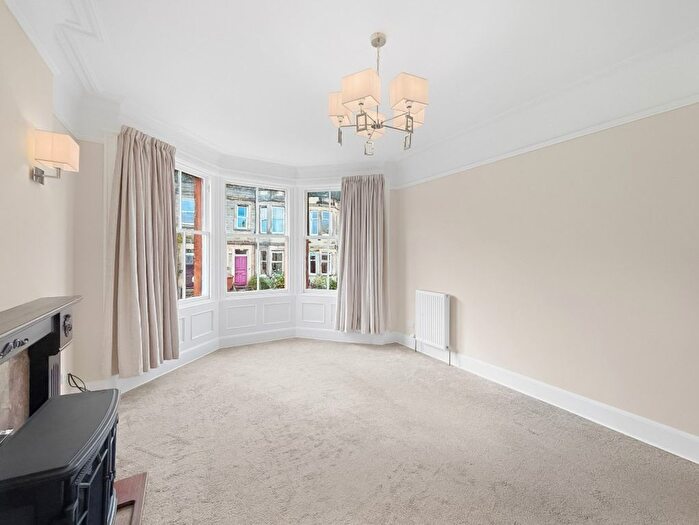 3 Bedroom Flat To Rent In Willowbrae Avenue, Edinburgh, EH8