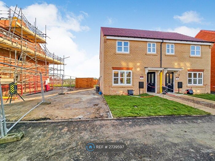 3 Bedroom Semi Detached House To Rent In Fernwood, Nottinghamshire, NG24