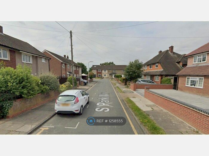 4 Bedroom Semi-Detached House To Rent In South Park Way, Ruislip HA4