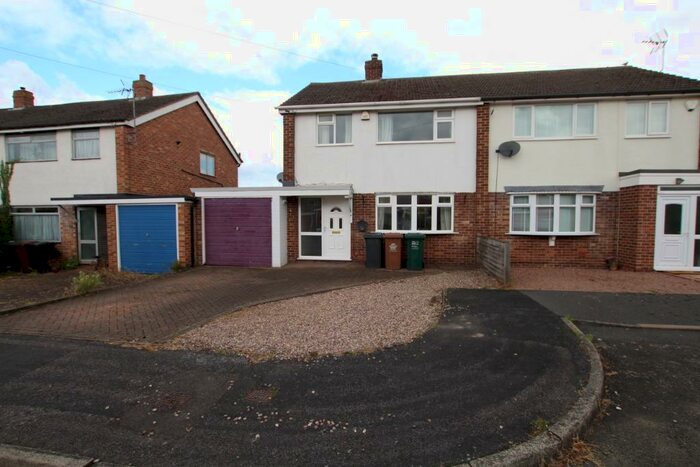 3 Bedroom Semi-Detached House To Rent In Chesterfield Drive, Linton, DE12