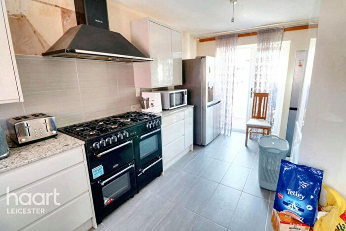 3 Bedroom Detached House For Sale In Lapwing Drive, Leicester, LE4