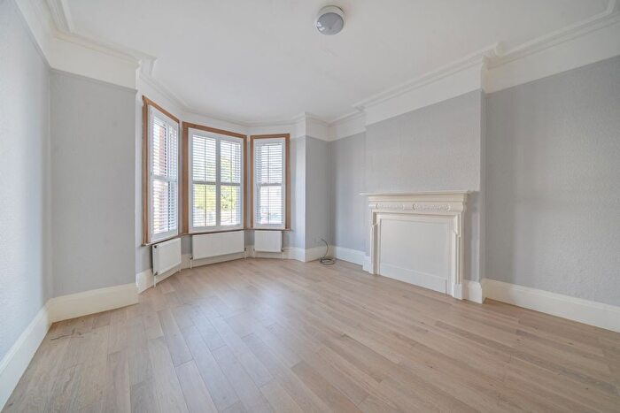 2 Bedroom Flat To Rent In Sutton Road, London, N10