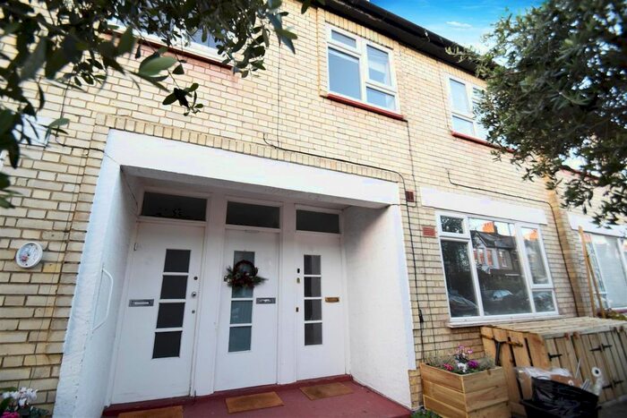 2 Bedroom Maisonette To Rent In Kenley Road, St Margarets, Twickenham, TW1