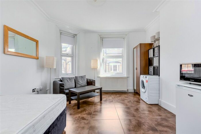 Studio To Rent In Battersea Rise, London, SW11