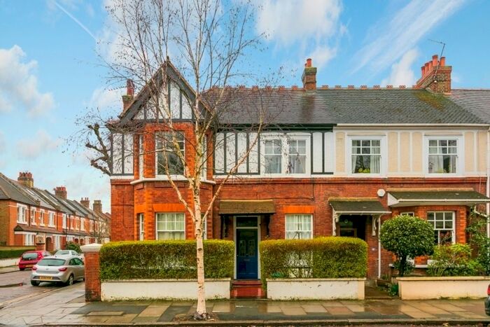 2 Bedroom Flat To Rent In Bushwood Road, Kew, Richmond, Surrey, TW9