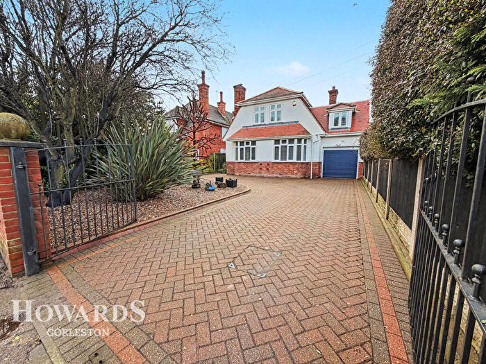 5 Bedroom Detached House For Sale In Lowestoft Road, Gorleston, NR31