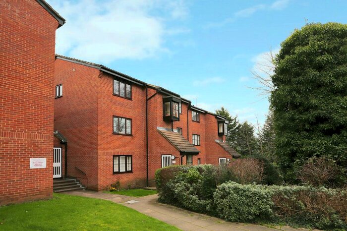 1 Bedroom Flat To Rent In Gladbeck Way, Enfield, EN2