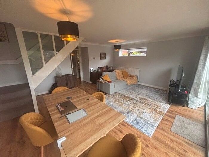 3 Bedroom Semi-Detached House To Rent In Nearsby Drive, West Bridgford, Nottingham, NG2